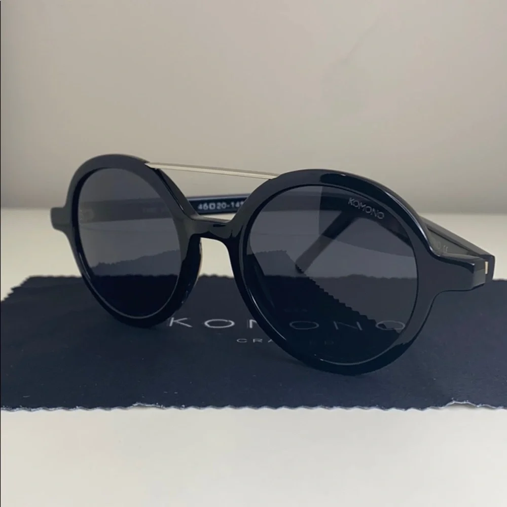 Komono New Vivien Glossy Black Sunglasses round